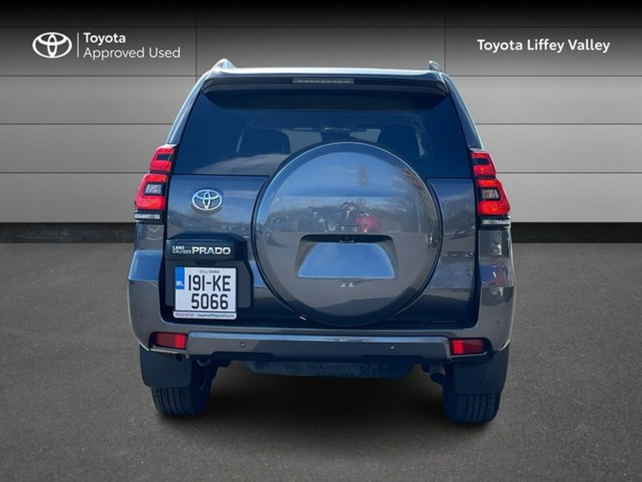 2019 Toyota Landcruiser - image 4