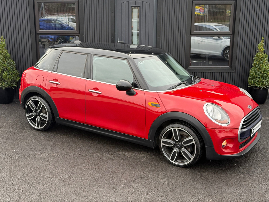 2017 MINI Cooper Black Ed 1.5P €15,750