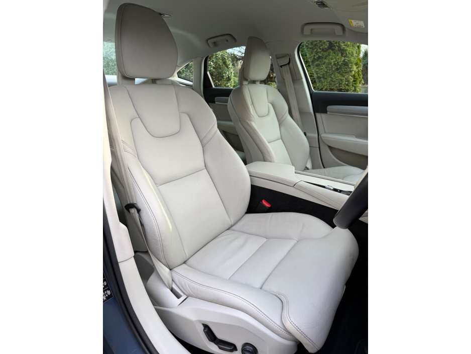 2019 Volvo S90 D4 190hp Momentum Geartronic