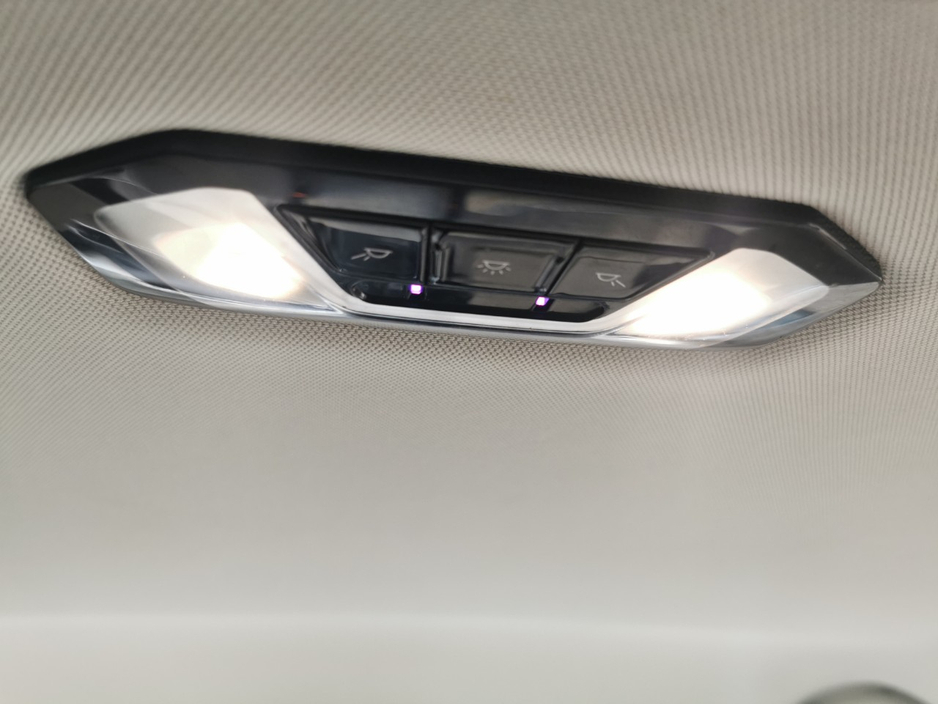 2019 BMW 3 Series - image 9