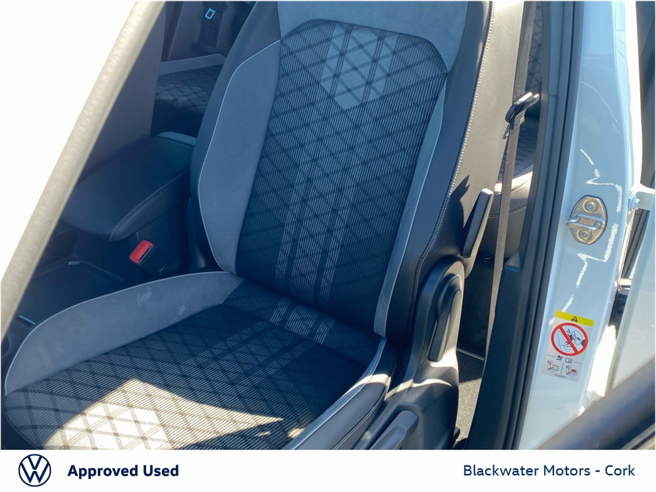 2024 Volkswagen Tiguan - image 24