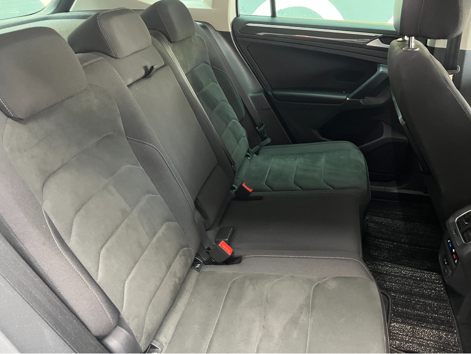 2017 Volkswagen Tiguan - image 12