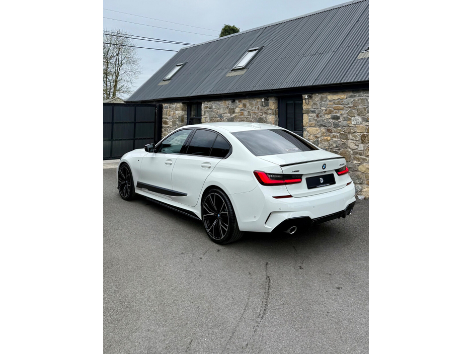 2020 BMW 3 Series - image 4