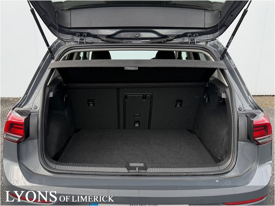 2023 Volkswagen Golf - image 9