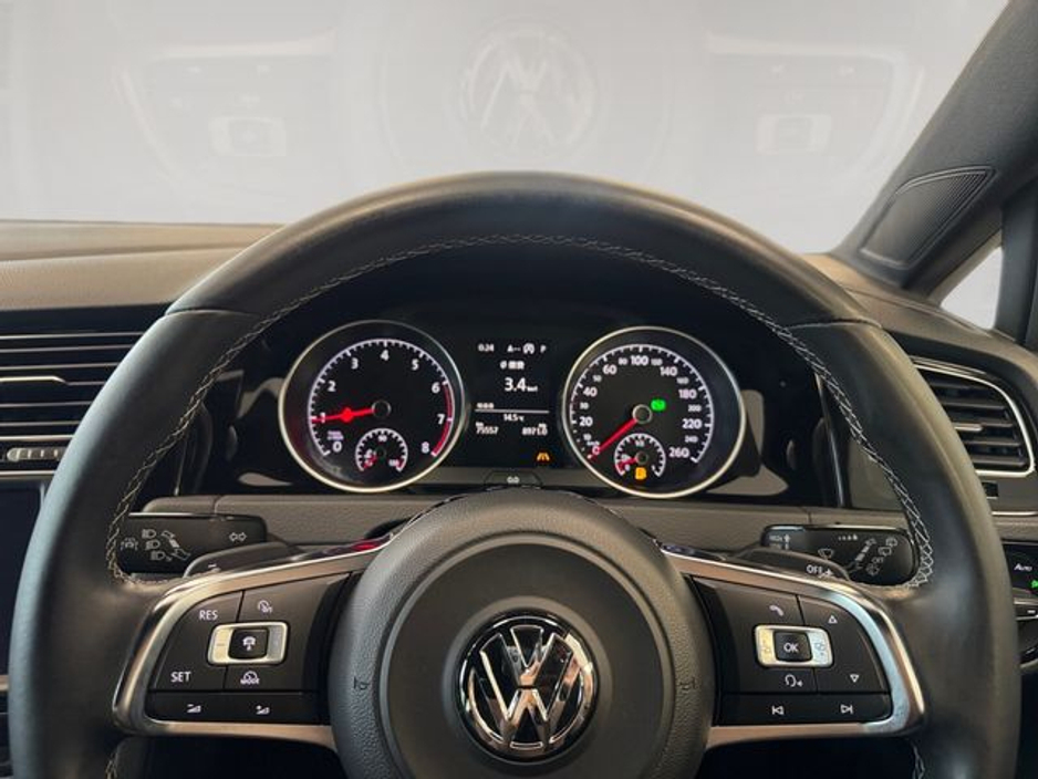 2016 Volkswagen Golf - image 13