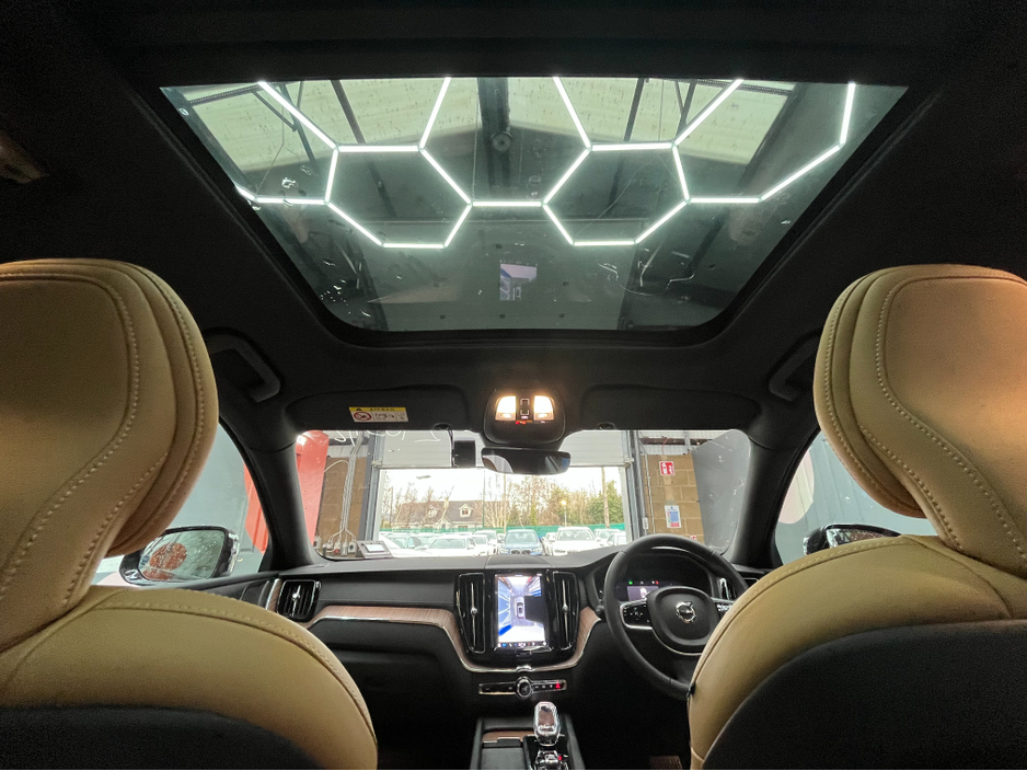 2024 Volvo XC60 €54950! 2024 VOLVO XC60 T6 RECHARGE ULTIMATE AWD  / CRUISE CONTROL / 360° PARKING CAMERA / ELECTRIC MEMORY & HEATED SEATS / REAR HEATED SEATS / PANORAMIC SUNROOF / HEATED STEERING WHEEL €54,950