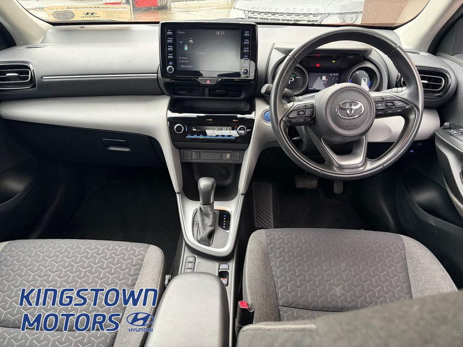 2022 Toyota Yaris - image 7