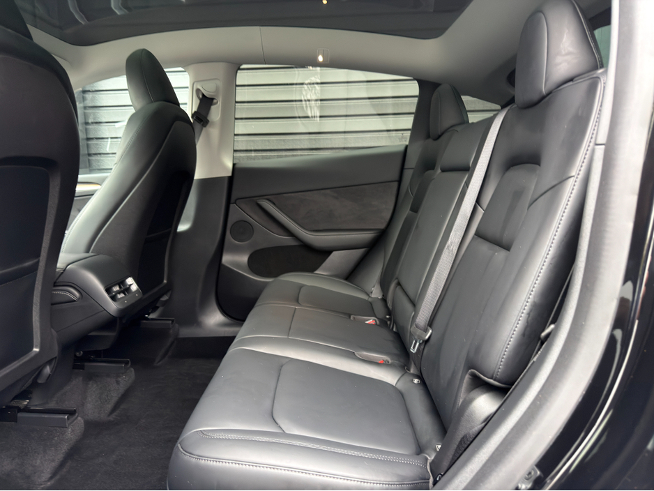 2023 Tesla Model Y MODEL Y LONG RANGE AWD €32,950