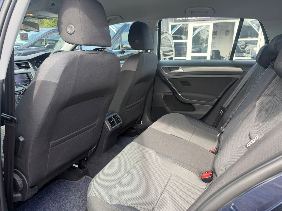 2013 Volkswagen Golf - image 17