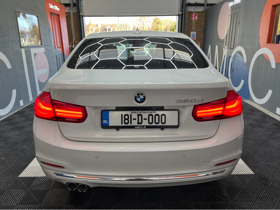 2018 BMW 3 Series - image 3