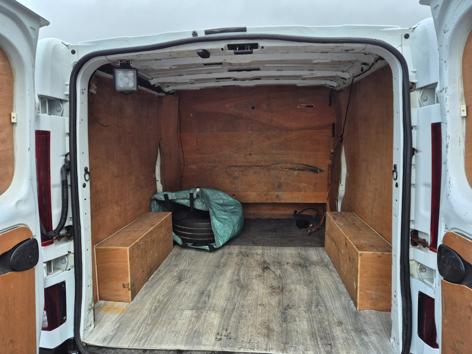 2016 Renault Trafic - image 9