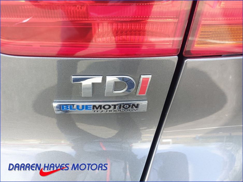 2012 Volkswagen Tiguan - image 25