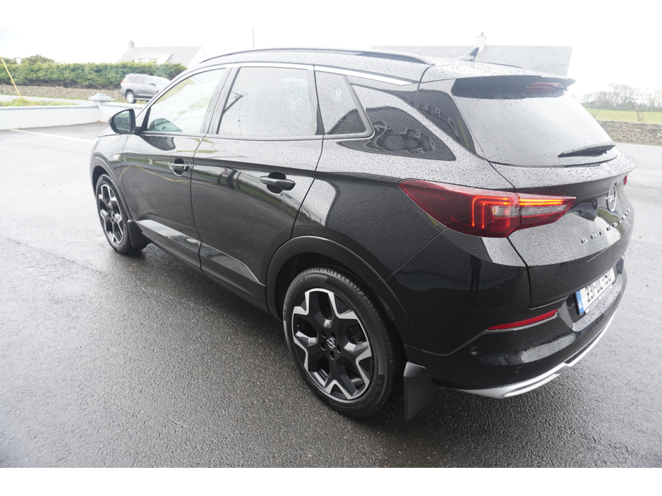 2023 Opel Grandland - image 2