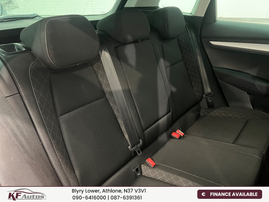 2020 Skoda Karoq - image 15