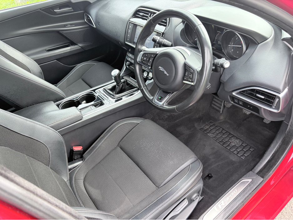 2018 Jaguar XE - image 11