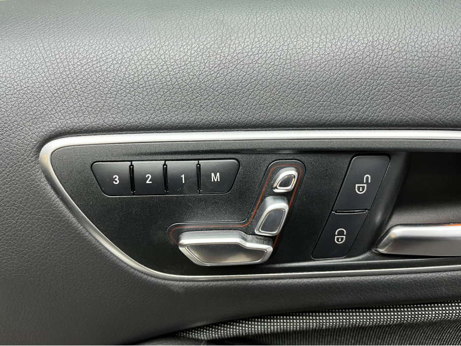 2016 Mercedes-Benz A Class €15950! 2016 MERCEDES-BENZ A180 1.6 AUTOMATIC / CRUISE CONTROL / REVERSE CAMERA / ELECTRIC MEMORY & HEATED SEATS €15,950