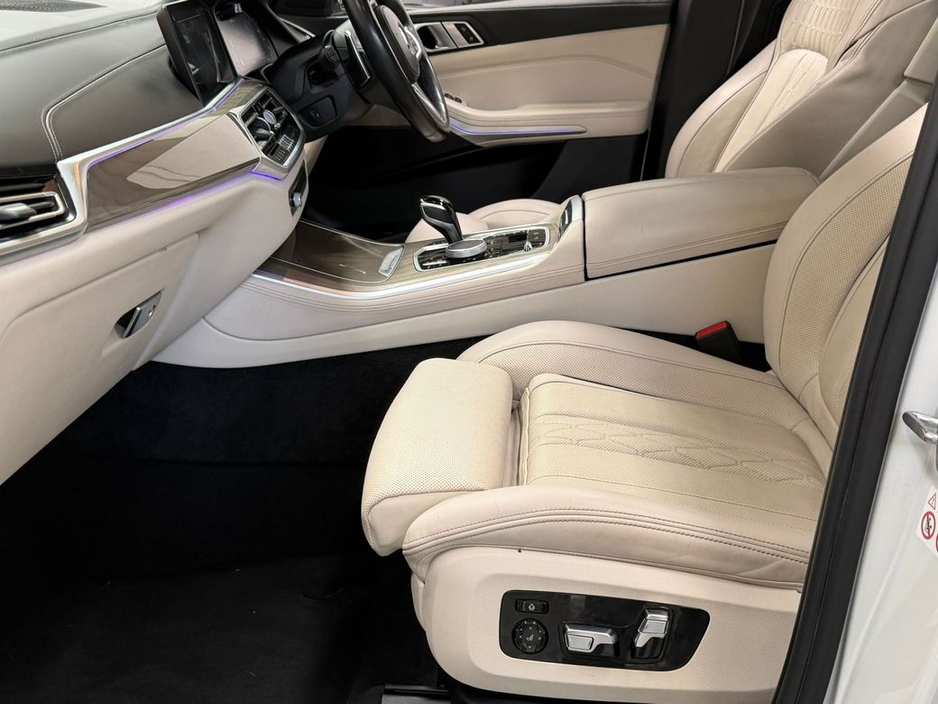 2022 BMW X5 - image 30