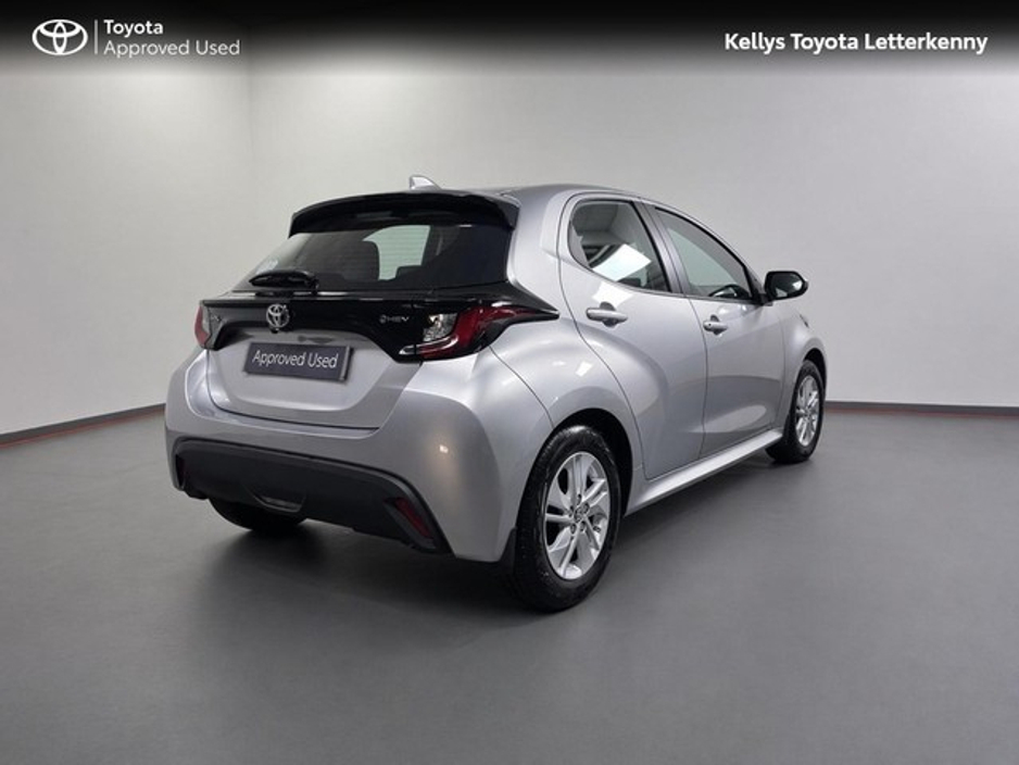 2025 Toyota Yaris - image 2