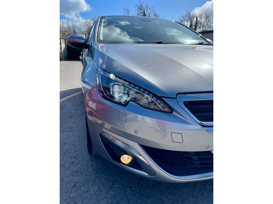 2017 Peugeot 308 - image 9