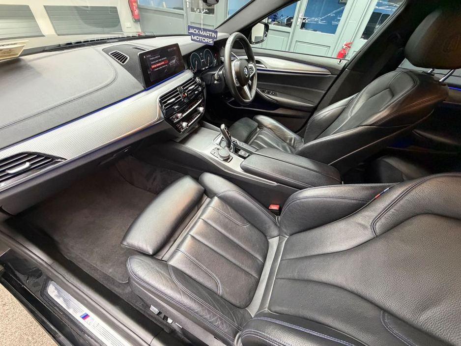 2019 BMW 5 Series - image 27