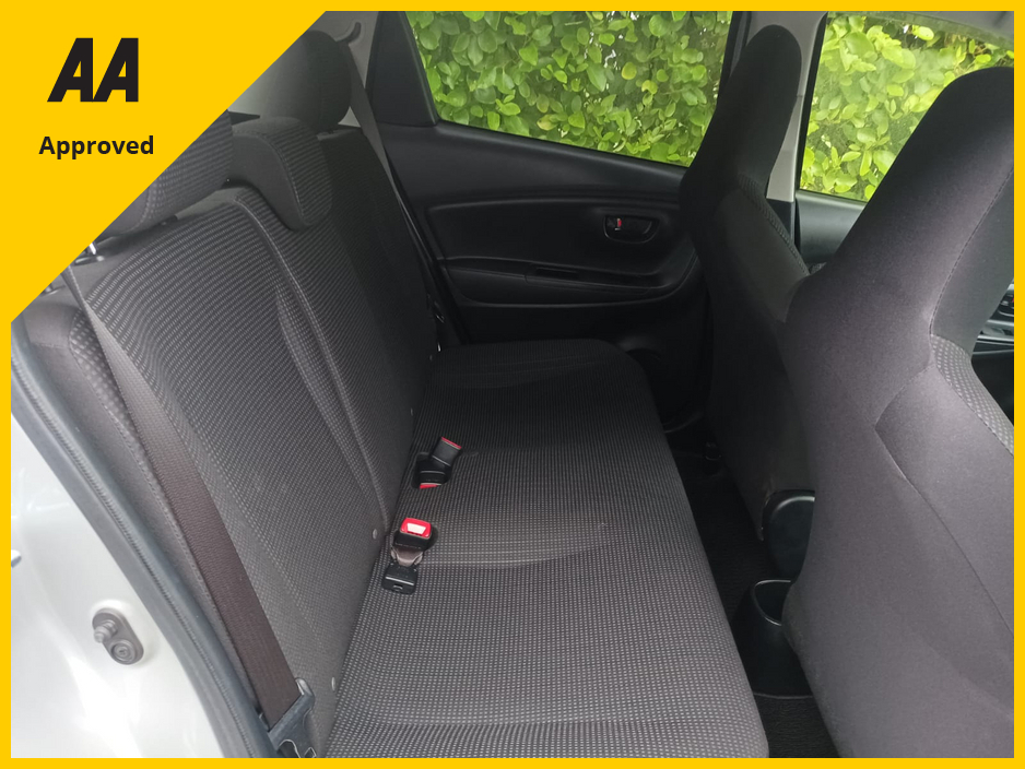 2017 Toyota Yaris 1.5 PETROL HYBRID ONLY 22,776kms COMPREHENSIVE SERVICE HISTORY (9 STAMPS) FACTORY IMMOBILISER PUSH BUTTON START MUTLIFUNCTION STEERING WHEEL AUTO HEADLIGHTS REVERSE CAMERA ANDROID AUTO & APPLE CARPLAY €14,950