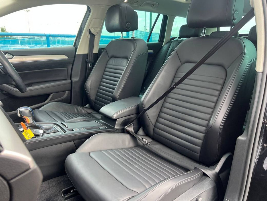 2016 Volkswagen Passat - image 7