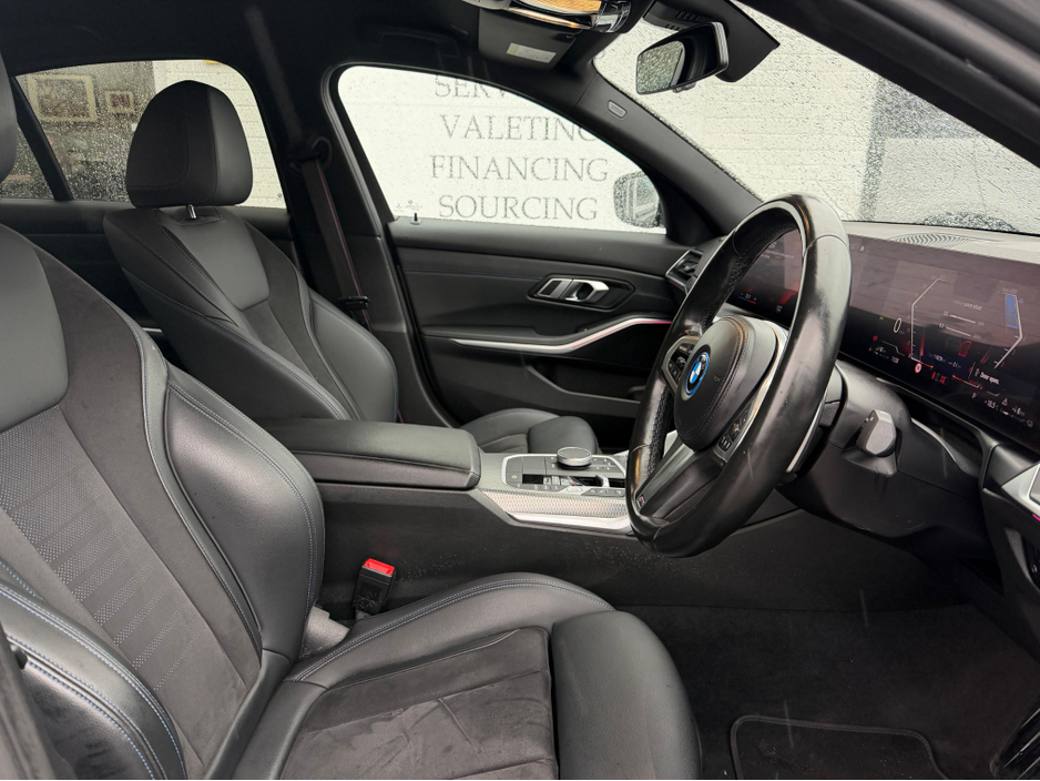 2023 BMW 3 Series - image 15