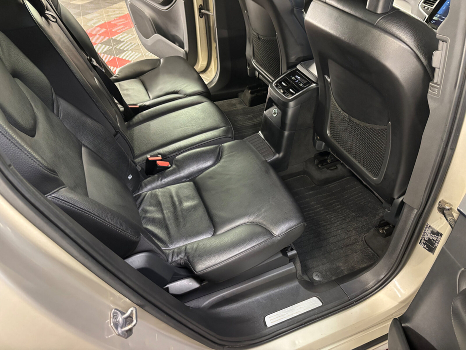 2016 Volvo XC90 - image 12
