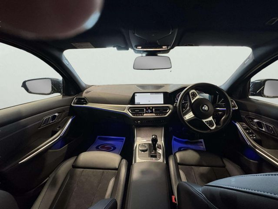 2023 BMW 3 Series - image 13