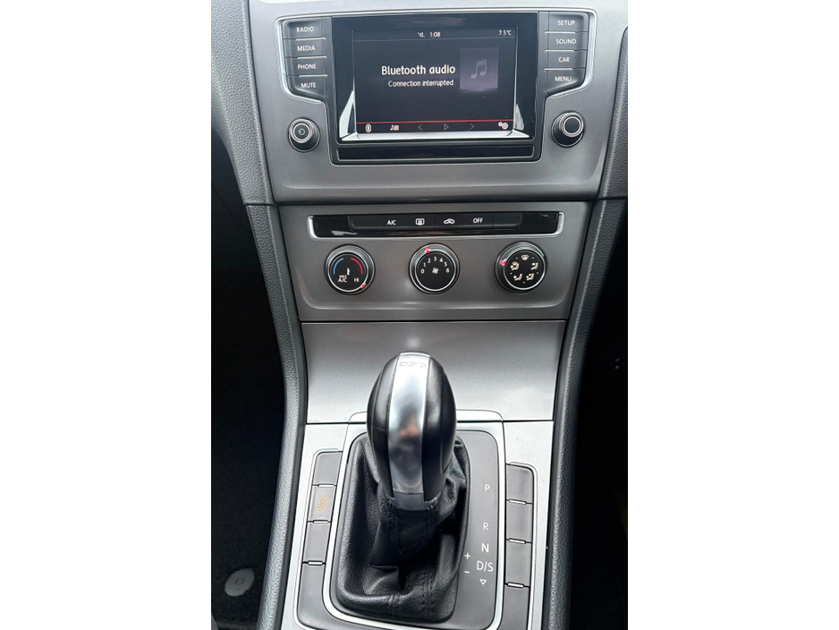 2014 Volkswagen Golf - image 8