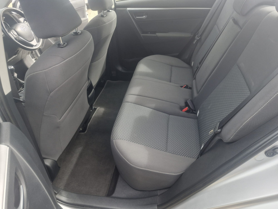 2017 Toyota Corolla - image 17