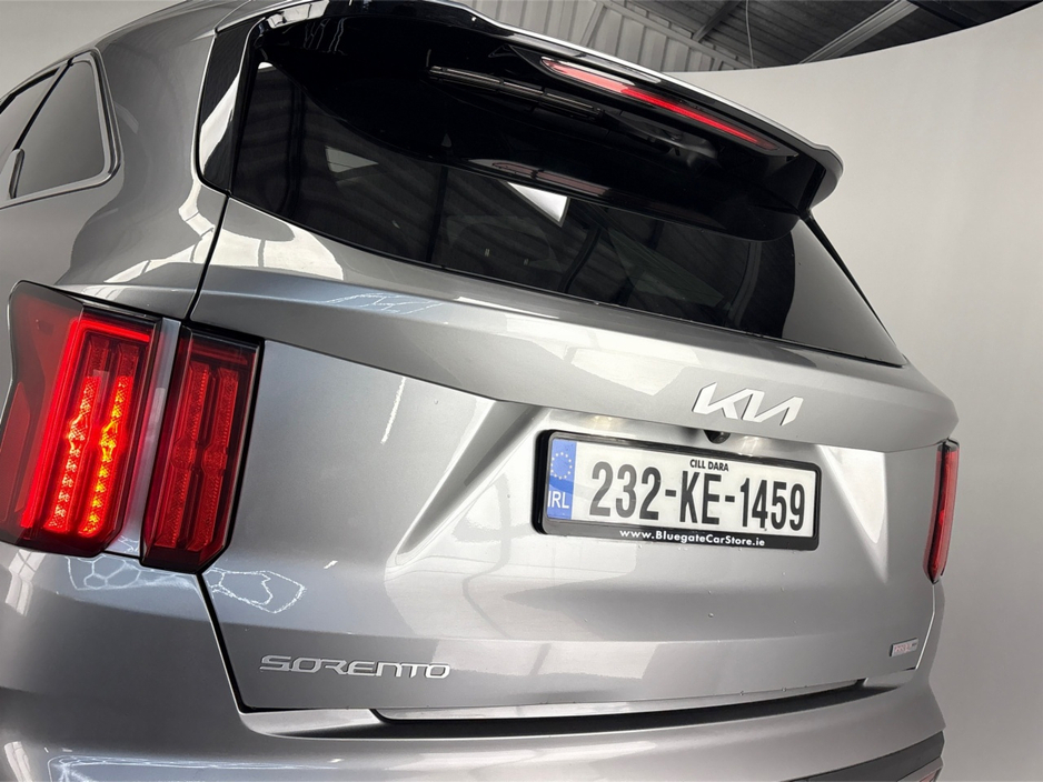 2023 Kia Sorento - image 12