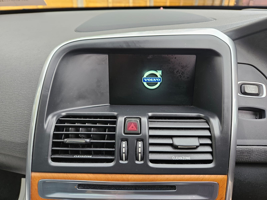 2016 Volvo XC60 - image 31