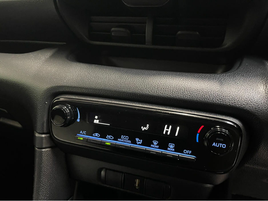 2020 Toyota Yaris - image 10