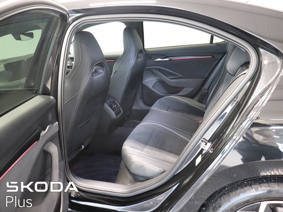 2025 Skoda Superb - image 7