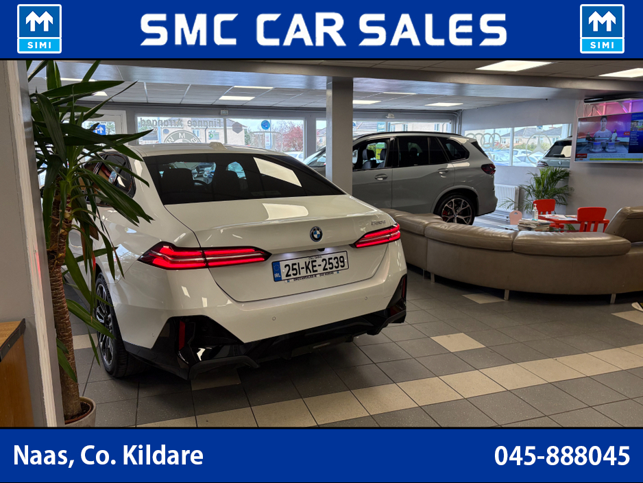 2025 BMW 5 Series - image 7