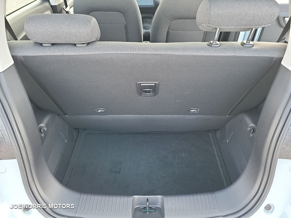 2025 Leapmotor T03 - image 9