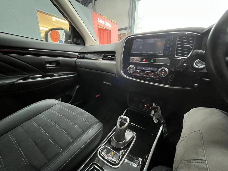 2018 Mitsubishi Outlander - image 19