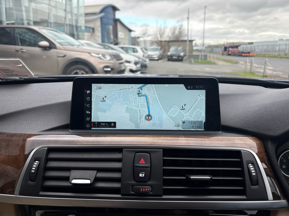 2017 BMW 3 Series - image 22