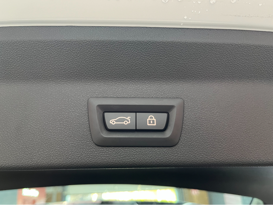 2021 BMW X3 2021 BMW X3 XDRIVE 30E M-SPORT EDITION JOY 2.0 AUTOMATIC / CRUISE CONTROL / 360° PARKING CAMERA / ELECTRIC MEMORY & HEATED SEATS / PADDLE SHIFTERS / PANORAMIC SUNROOF / APPLE CARPLAY