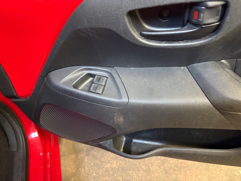 2015 Toyota Aygo X-PLAY VVT-I €7,995