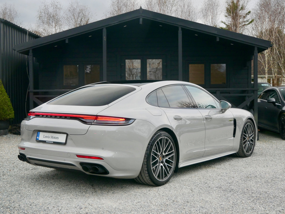 2023 Porsche Panamera - image 6