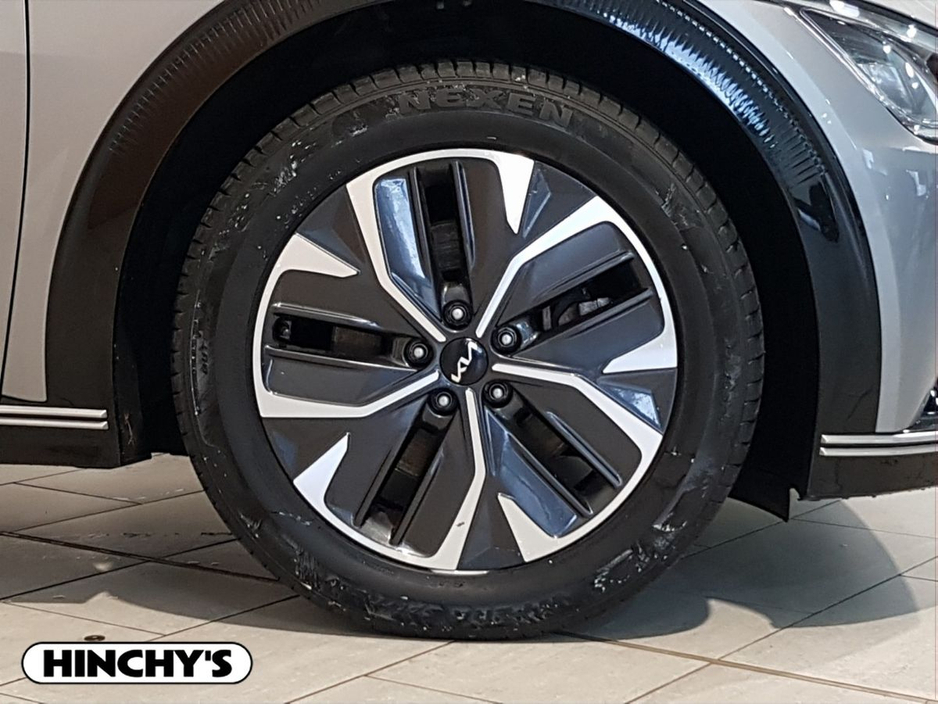 2022 Kia EV6 - image 8