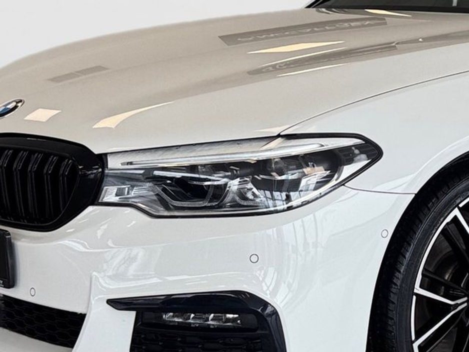 2020 BMW 5 Series - image 9