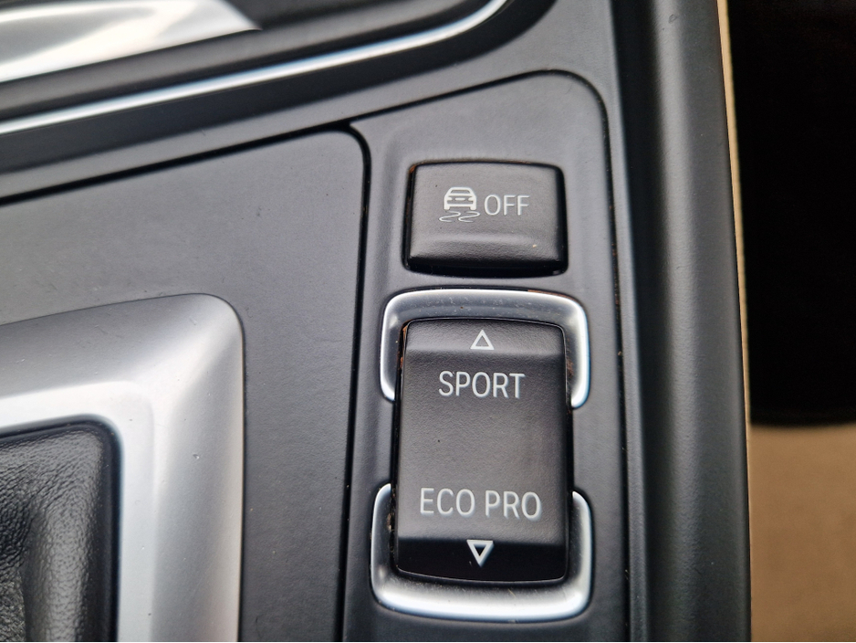 2013 BMW 3 Series - image 40