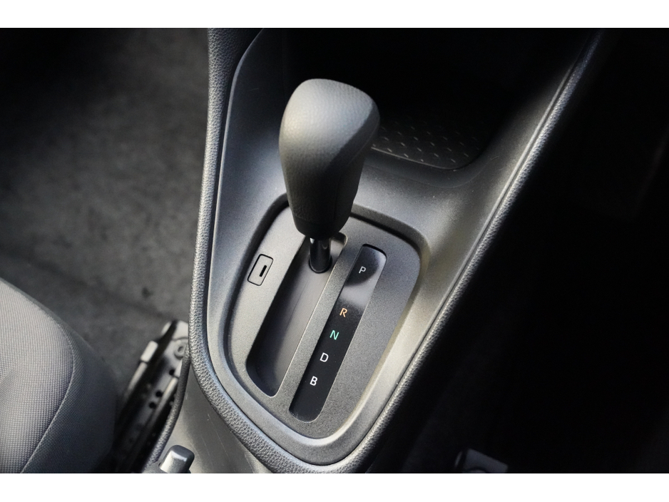 2020 Toyota Yaris - image 17