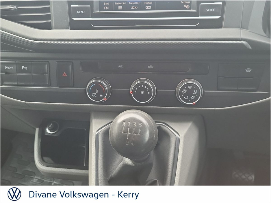 2021 Volkswagen Transporter - image 18
