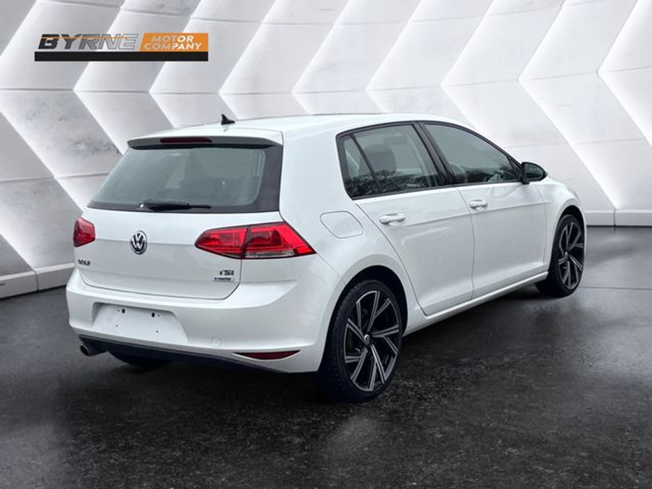 2015 Volkswagen Golf - image 5