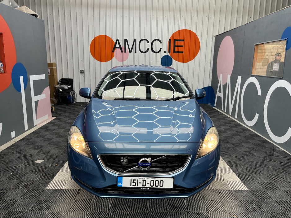 2015 Volvo V40 - image 6