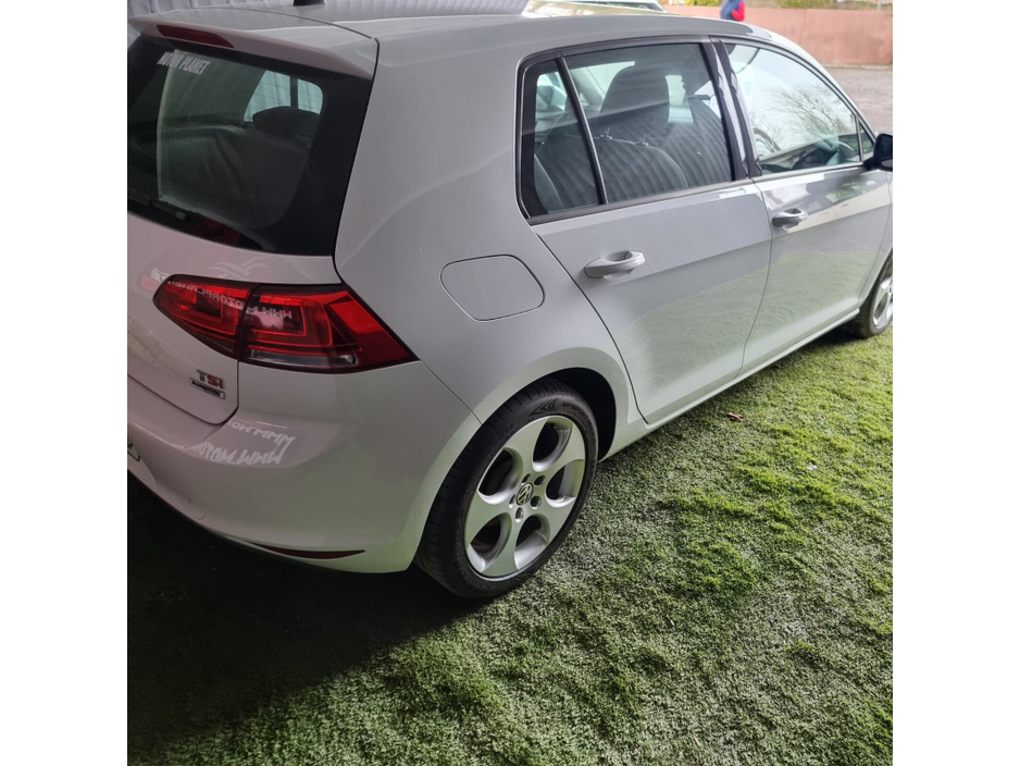 2016 Volkswagen Golf - image 4